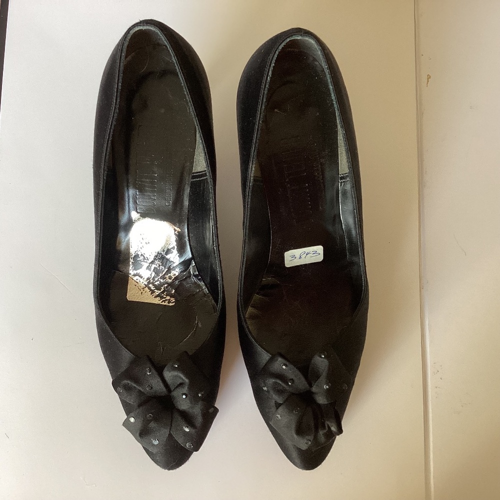 Bonwit Teller Dress Pumps. Size: 8 1/2 M Color: Black -